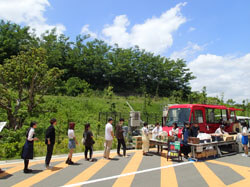 さいさいケータリングカーサービス風景画像