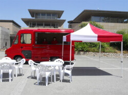 さいさいキッチンカーサービス風景