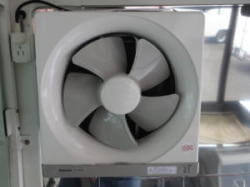 キッチンカー備品　換気扇画像
